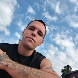 Meet your Posher, Levi